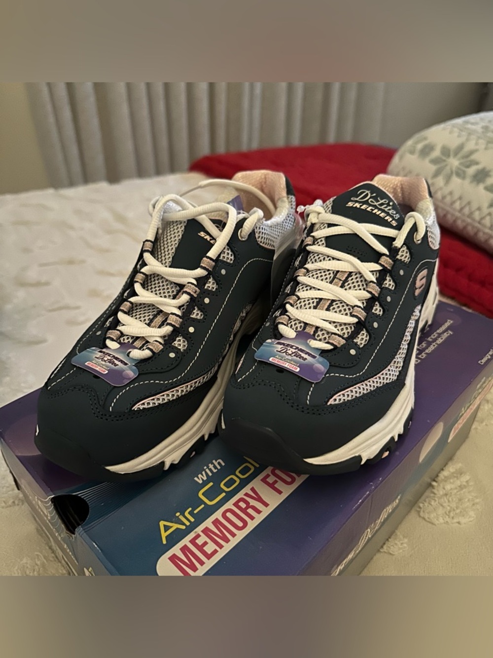 Skechers D’Lites Sneakers NEVER WORN